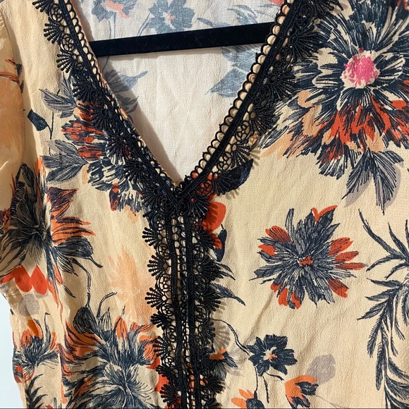 Pink Floral Blouse with Black Lace Details - Picture 2 of 9